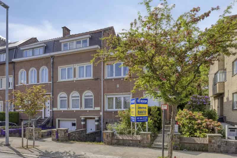 Huis te huur Zellik: Instapklare 3-gevelwoning met garage