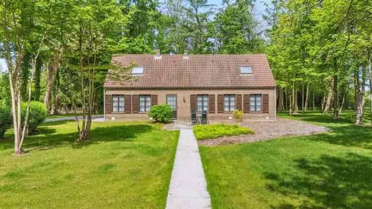 Landhuis te koop in Hallaar met grote tuin