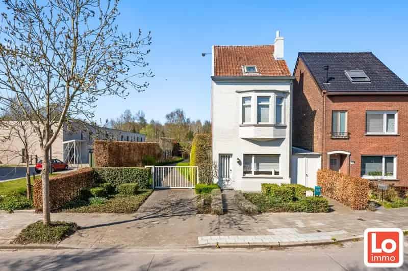 Prachtige eigendom op 1774m² met ruime garage/magazijn en 5 slaapkamers