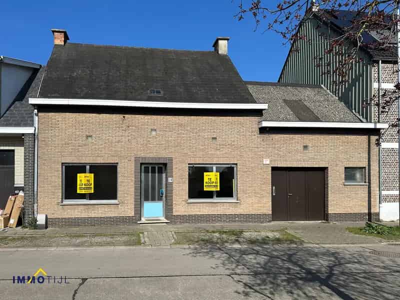 Te renoveren woning met veel potentieel en een grote tuin!