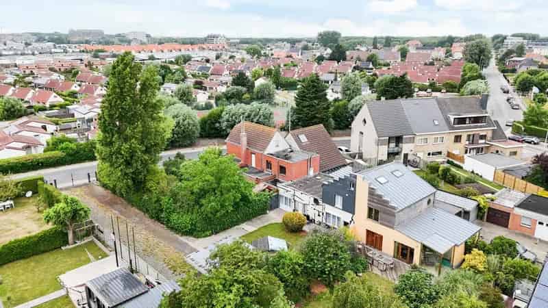 Afbraakpand/bouwgrond te koop op een prachtige residentiële ligging te Bredene!