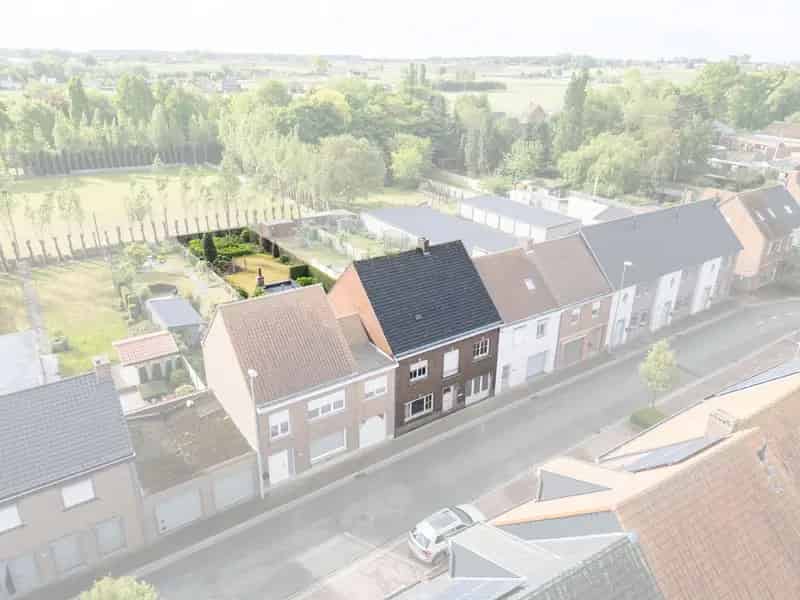 Te renoveren woning met 4 slaapkamers en garage op 432 m²
