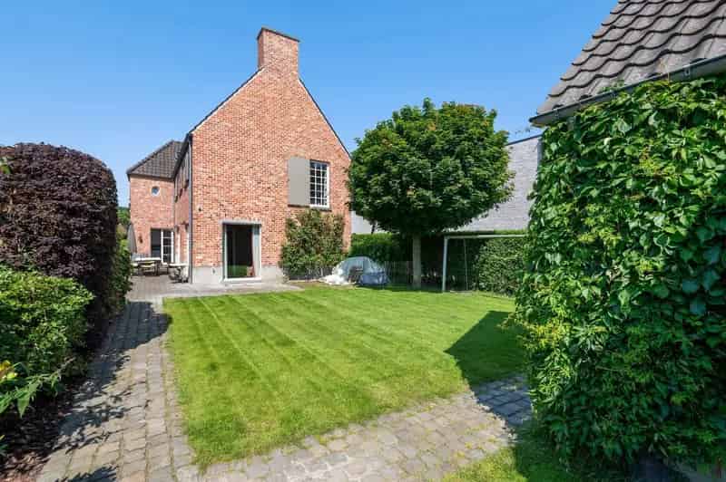 Prachtige villa op rustige locatie met achterliggend weiland.