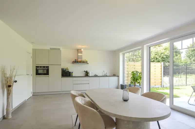 Nieuwbouwwoning met 3 slaapkamers in Roksem