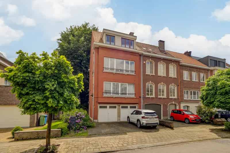 Huis te Huur Berchem Mortsel: Opbrengsteigendom 2 Appartementen 1 Studio 2 Garages