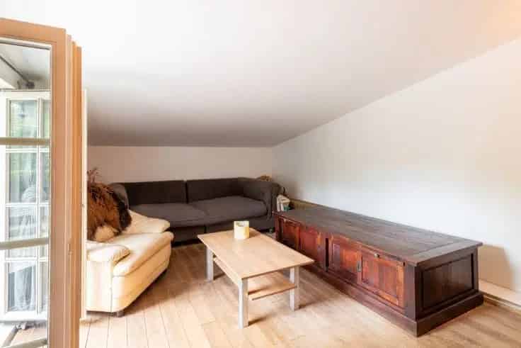 Huis Te Koop: Open Bebouwing met Potentieel in Groene Oase