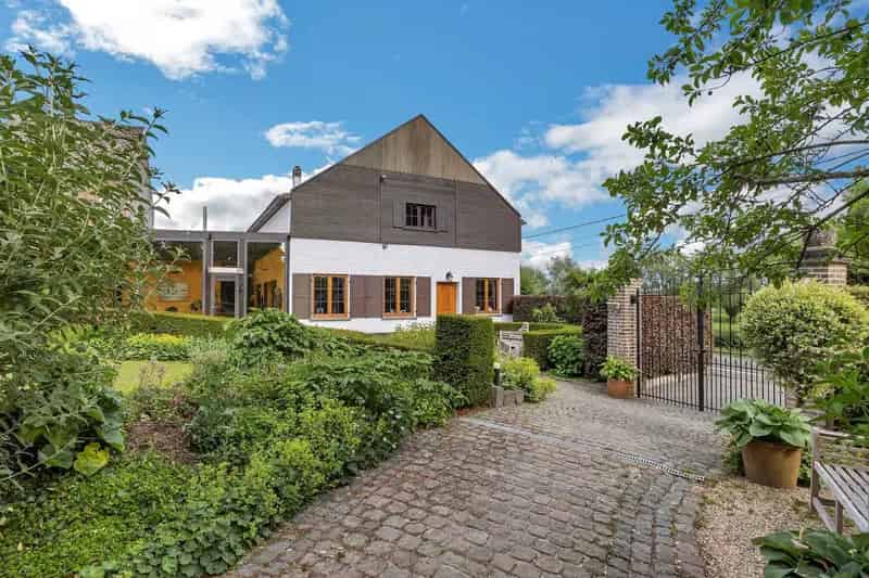 Huis te koop Pajottegem 4 slaapkamers grote tuin