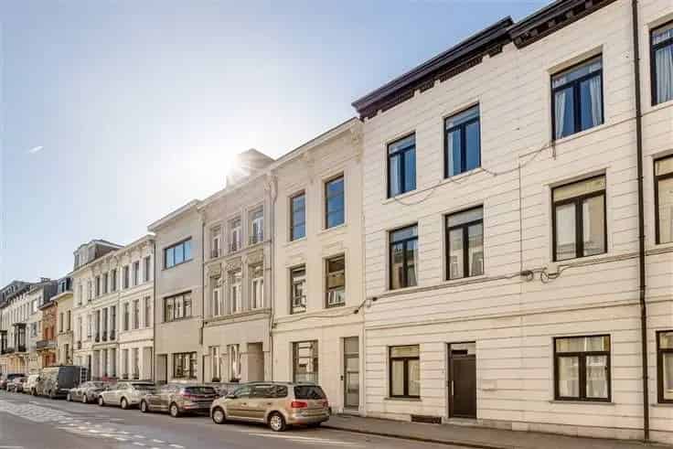 Gerenoveerd Herenhuis Te Koop Brederodewijk 4-5 slaapkamers