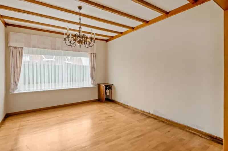 Te renoveren woning met tuin en garage