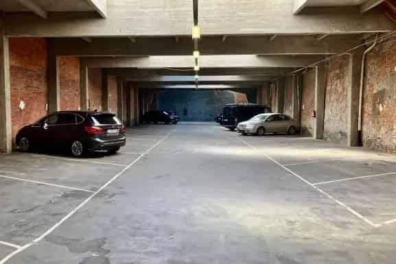 Overdekte autostaanplaats te huur in de Universiteitsbuurt van Antwerpen