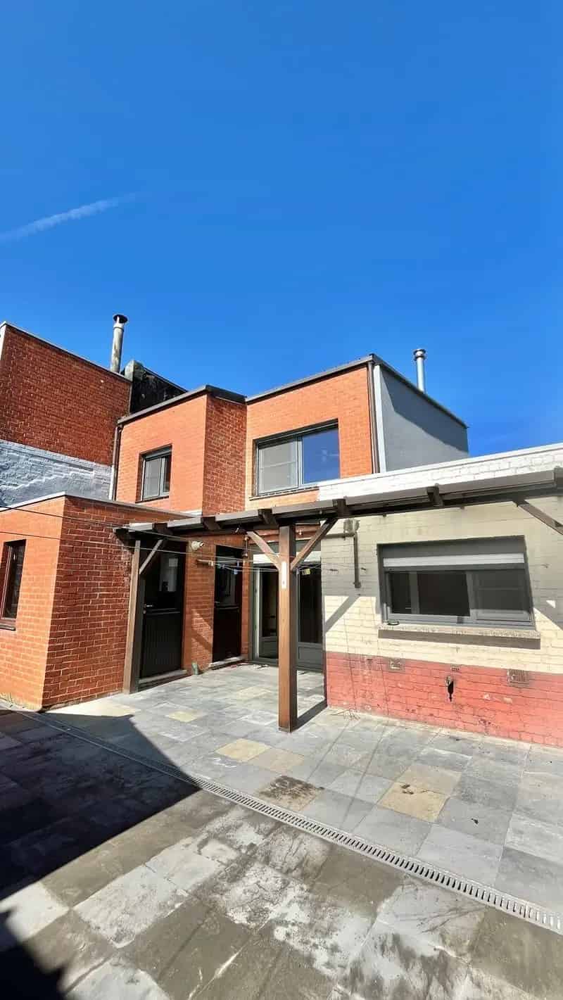 Grote woning met 3 kamers, garage en stadstuin