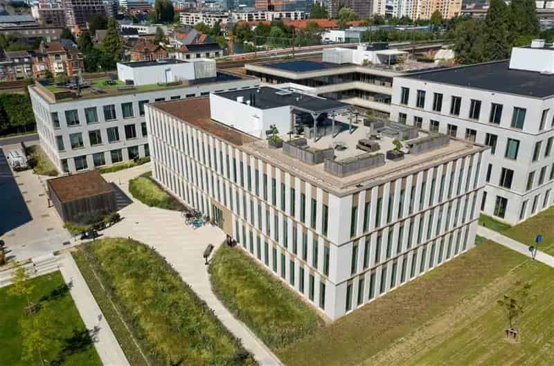 Nieuwbouwkantoor te huur in aangename buurt