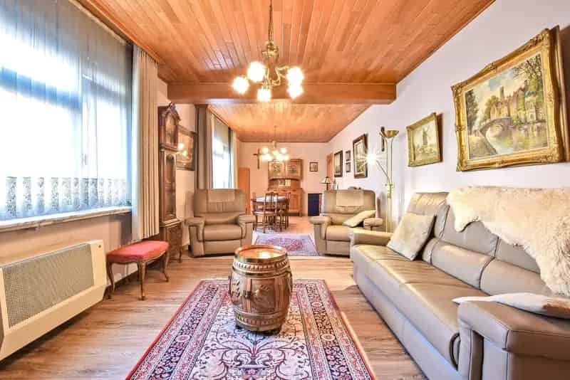 Ruime woning met zuidgerichte tuin op 517m² in centrum Diksmuide!