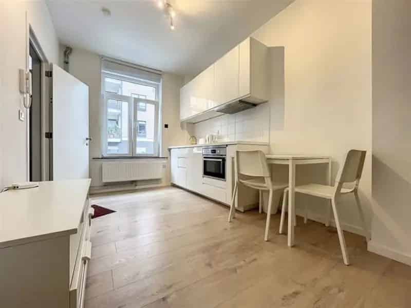 Huis op een toplocatie in de EU wijk met 3 luxekamers voor verhuur