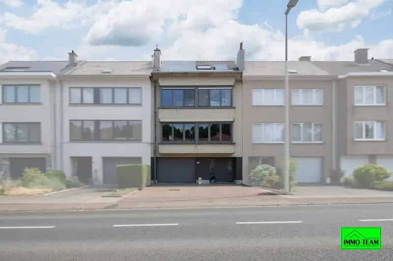 Instapklare gezinswoning met royale woonruimte en luxe