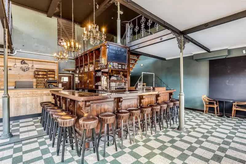 TE RENOVEREN HORECAZAAK MET POTENTIEEL, ZEER GOED GELEGEN IN HET CENTRUM VAN LEOPOLDSBURG