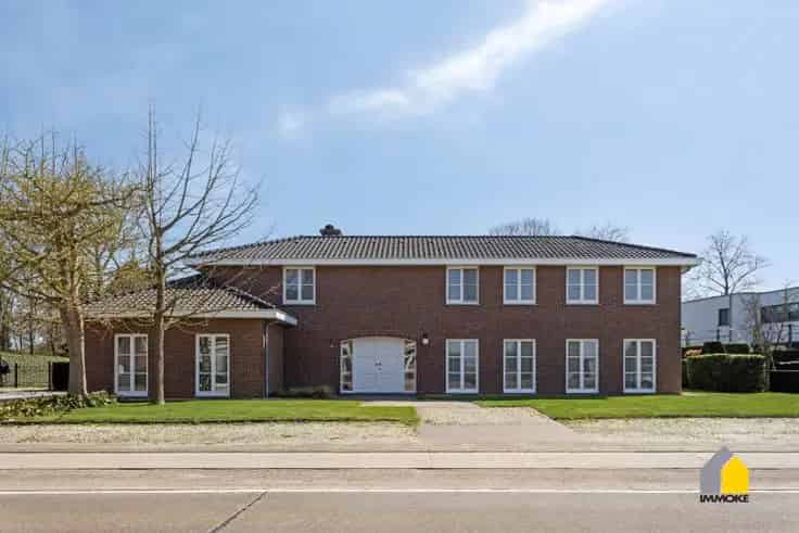 Villa Te Koop: Tijdloze villa met parktuin