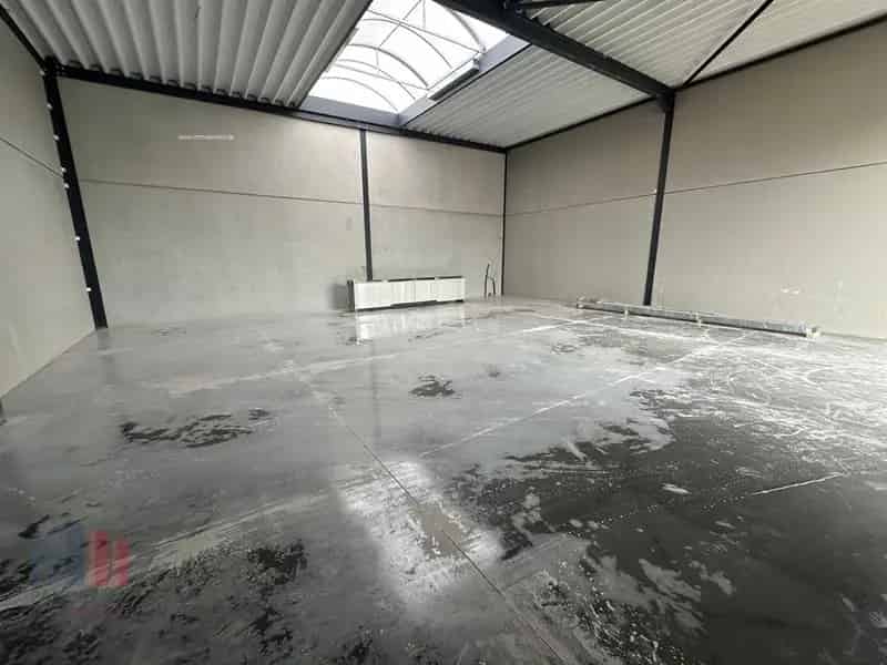 Nieuwbouw bedrijfsgebouw te koop in De Posthoorn Wevelgem