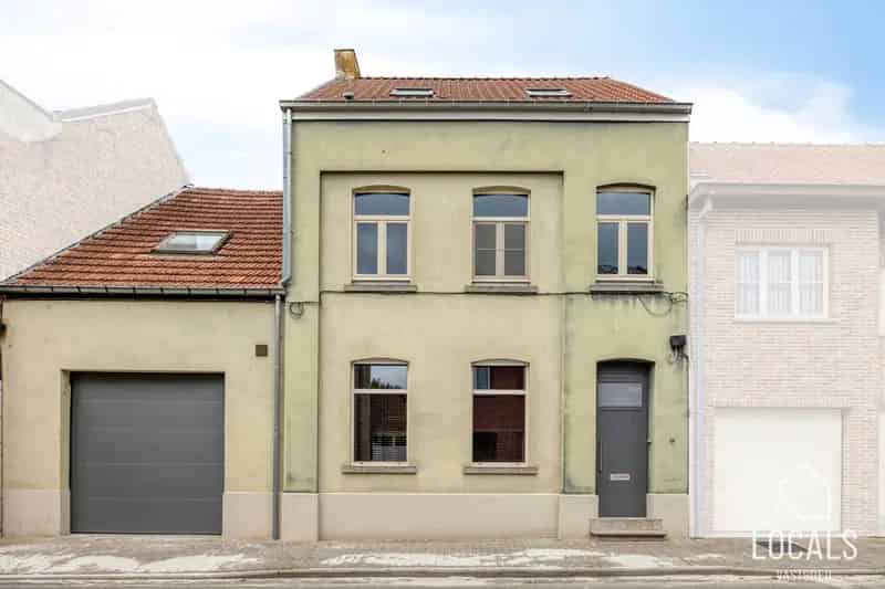 Stijlvol wooncomfort in hartje Iddergem!