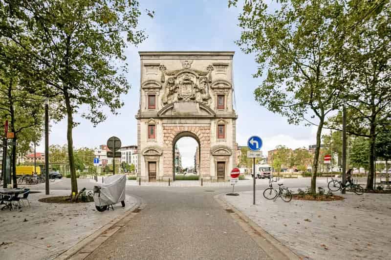 ANTWERPEN - ZUID - Twee herenhuizen en achterliggend magazijn