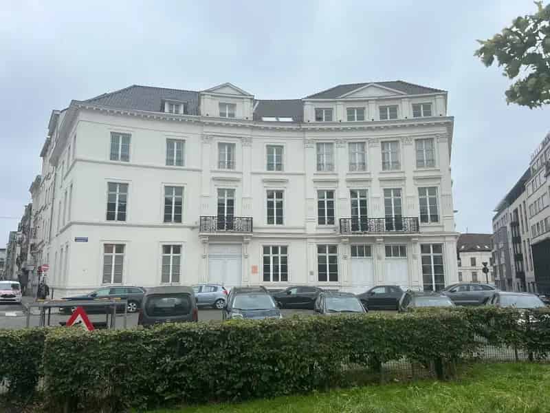 COMPACTE DUPLEXWONING IN HARTJE BRUSSEL