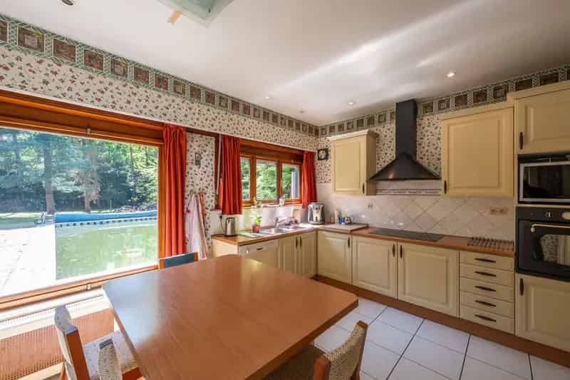 Unieke te renoveren villa op riant perceel