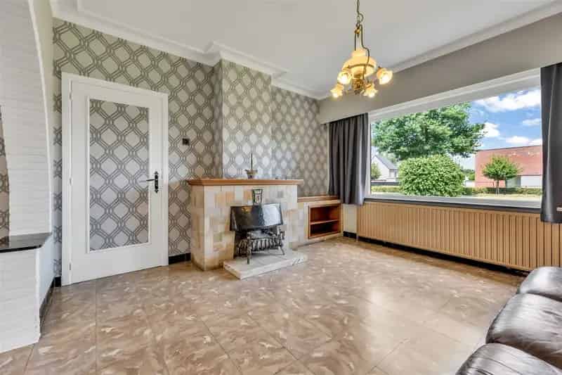OP TE FRISSEN MAAR ZEER GOED ONDERHOUDEN WONING OP EEN RUIM PERCEEL NABIJ CENTRUM OOSTHAM