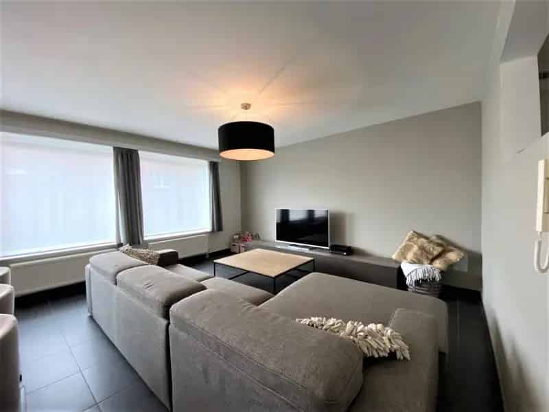 Ruim Appartement te Aarsele met Terras en Tuin