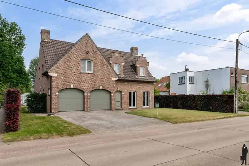 Ruime en instapklare woning (320m²) met 4 slaapkamers en prachtig zicht op weiland op een perceel van 928m²