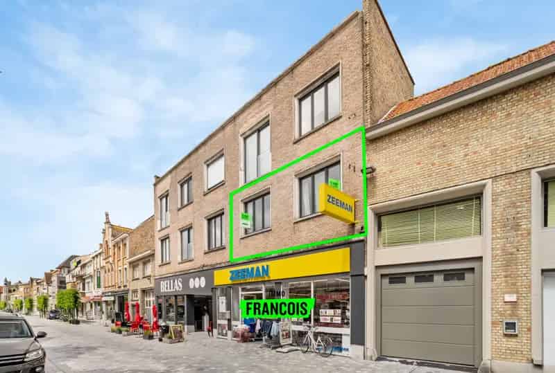 Verrassend ruim en recent gerenoveerd appartement met terras te huur in centrum Diksmuide