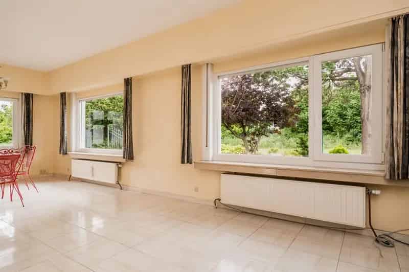 Te renoveren laagbouwvilla met 2 slaapkamers en garage Muizen