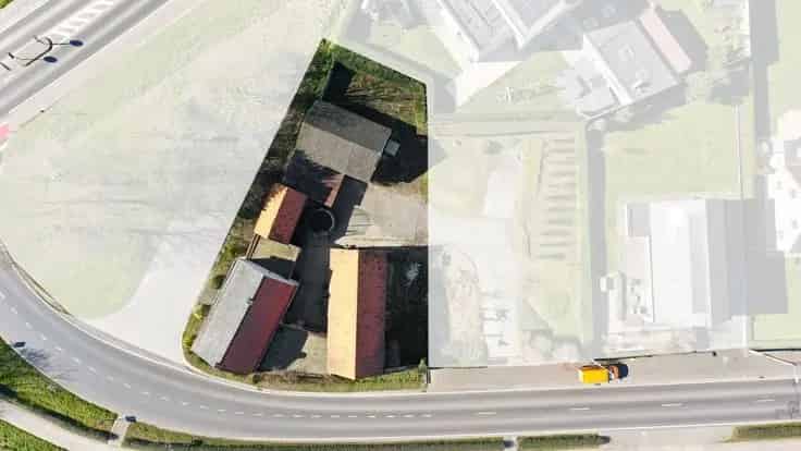 Huis Te Koop Poperinge: Landelijke Woning Met Loods en Bouwmogelijkheden