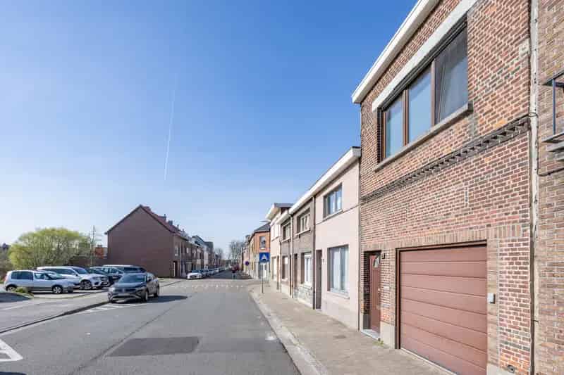 Instapklare Woning Met  Zonnige Tuin En Garage