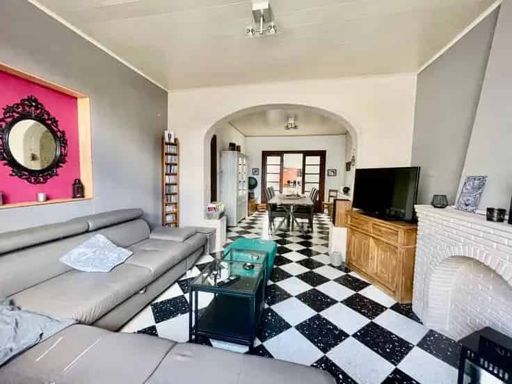 Te Koop: 4 Slaapkamers Huis te Waremme Nabij Centrum