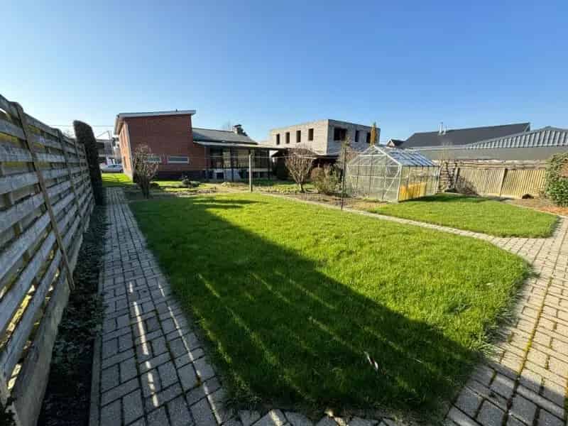 Goed onderhouden gezinswoning op 732m².