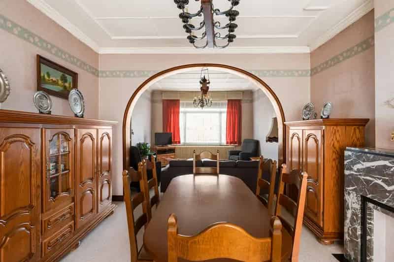 Te renoveren woning met 5 slpk's, west tuin en uniek uitzicht