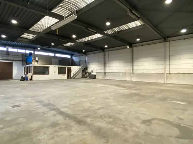 ATELIER MET BUREEL IN HARTJE PITTEM - IDEAAL VOOR DETAILHANDEL!