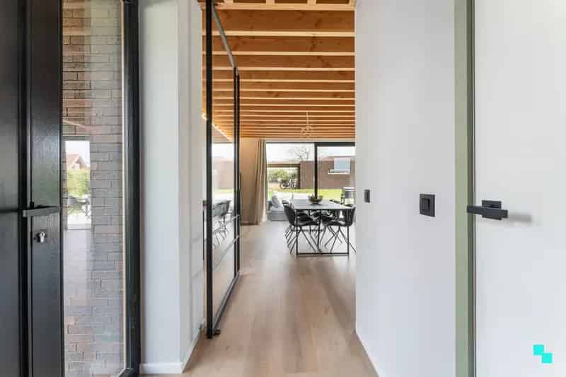 Architecturale (quasi)nieuwbouwwoning op rustige verkaveling te Lendelede