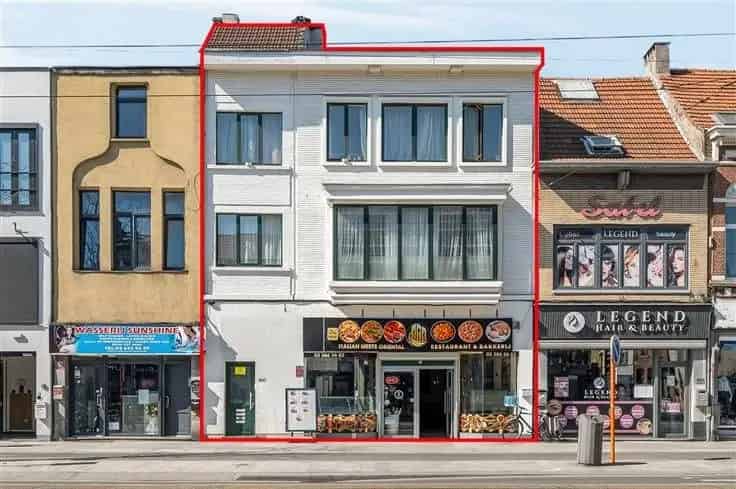 Opbrengsteigendom Merksem: 2 Appartementen 1 Studio Handelsgelijkvloers