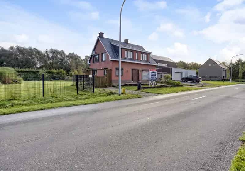 In Optie - Op Te Frissen Gezinswoning Met 3 Slaapkamers