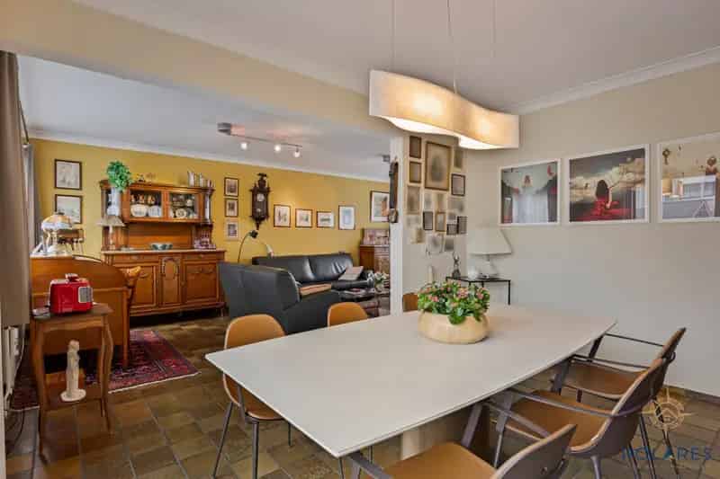 Huis te huur: 4 slaapkamers, ruime garage, instapklaar