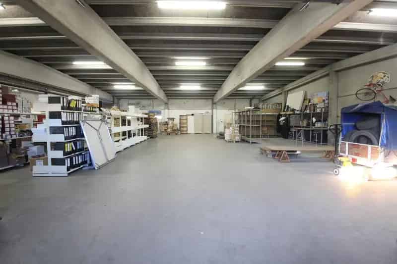 LOODS (+- 225M²) TE HUUR TE IEPER