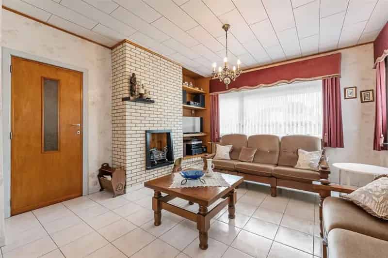 OP TE FRISSEN WONING ZEER RUSTIG GELEGEN OP EEN RUIM ZUIDELIJK GEORIËNTEERD PERCEEL TE LEOPOLDSBURG