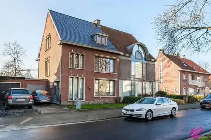 Prachtige halfopen bebouwing met tuin te Linkeroever