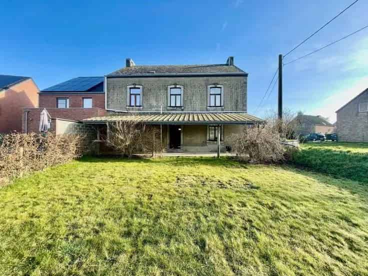 Ruime woning te renoveren met 3 slaapkamers