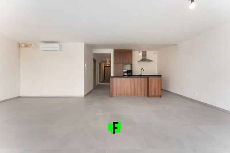 Gelijkvloers appartement met zonnige tuin en autostandplaats!