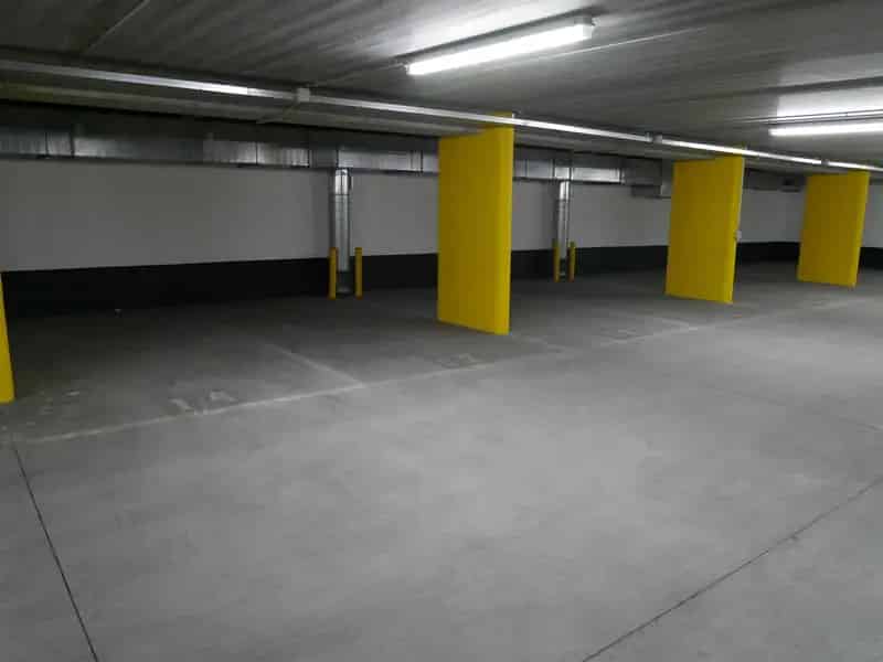 Garage te koop nabij Stefaniaplein en Louizalaan