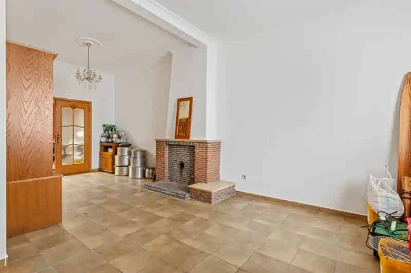 Op te frissen woning met 3 slaapkamers te koop in Mechelen!