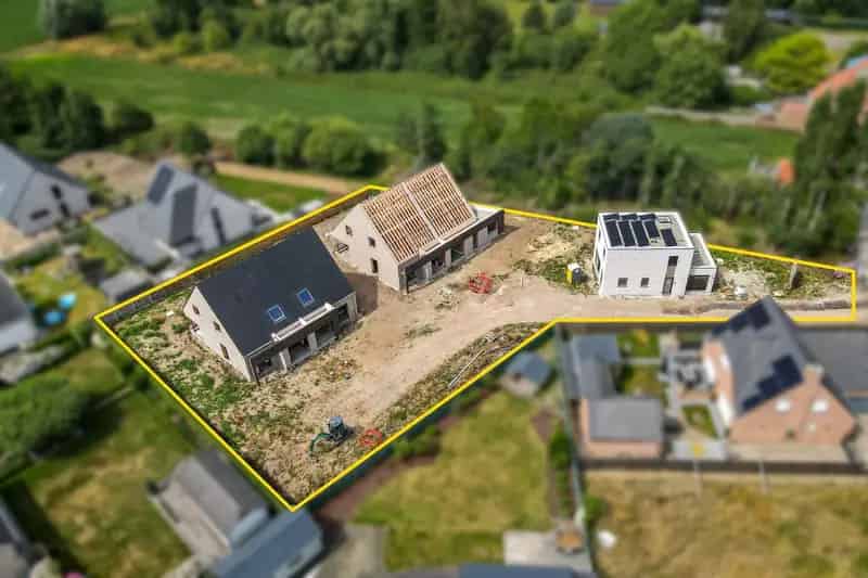 Moderne halfopen nieuwbouw woning op 356 m² met hoogwaardige afwerking