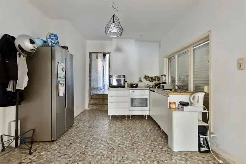 Te renoveren woning te koop met 3 slaapkamers
